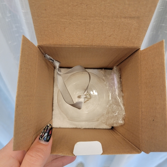 Young Living 2019 Christmas Essential Oil Diffusing Ornament NWT - Picture 8 of 10